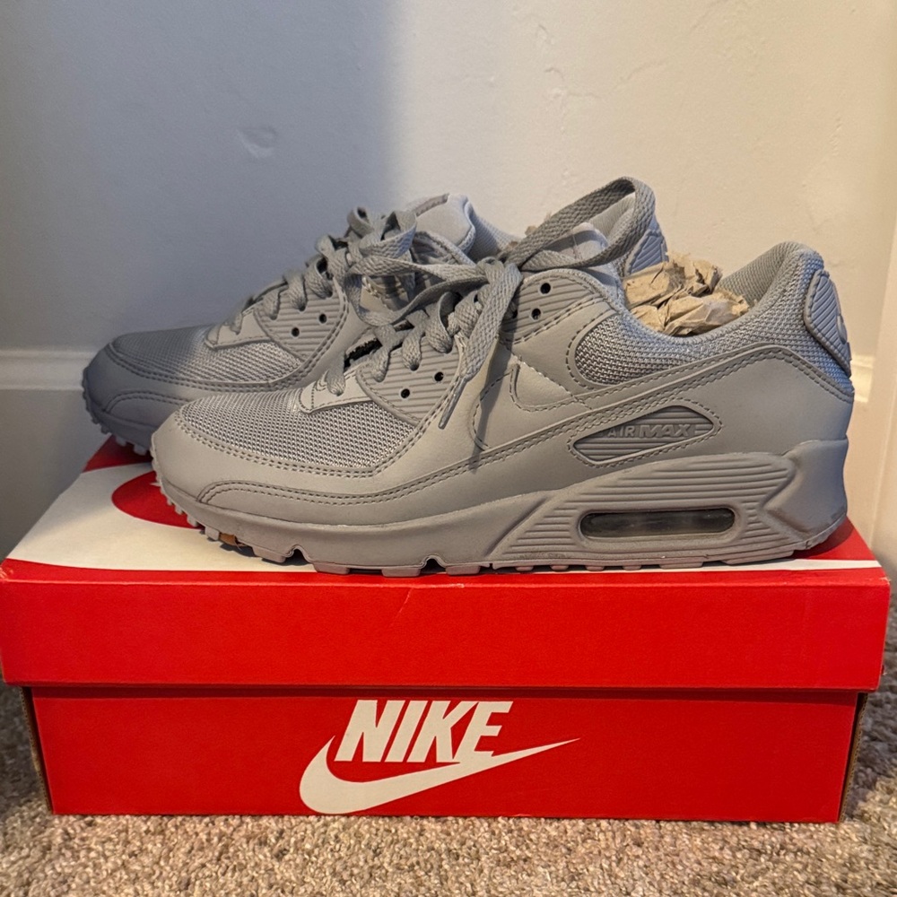 Nike Air Max 90 Wolf Grey Sneakers | Women’s 9.5 / Men’s 8 | w/ Box